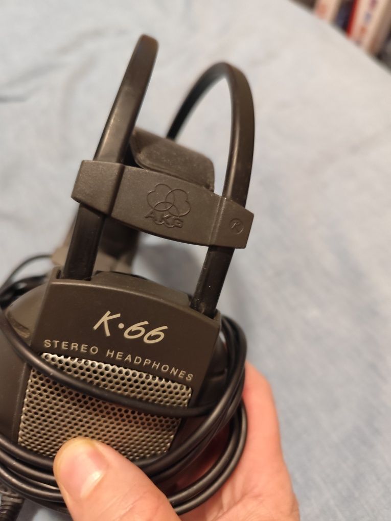 Assustadores AKG K-66
