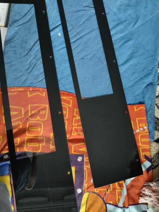 Dwie szyby witrażowe ozdobne z dziurkami