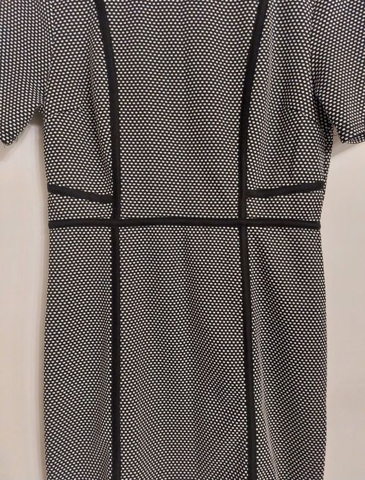 Sukienka biurowa w rozmiarze M (38)