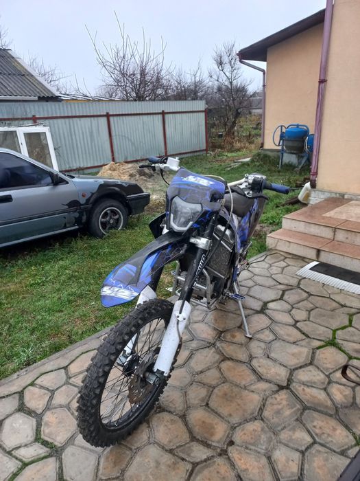 Кастомний мотоцикл зроблений під yamaha