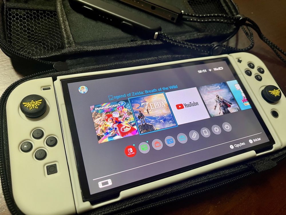 Nintendo Switch OLED + Extras
