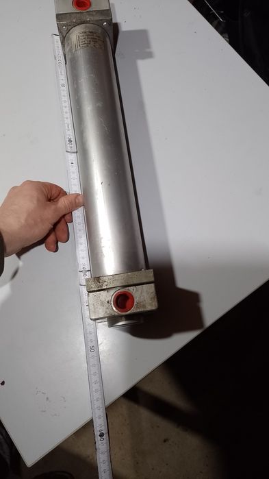 Гідравлічний циліндр новий