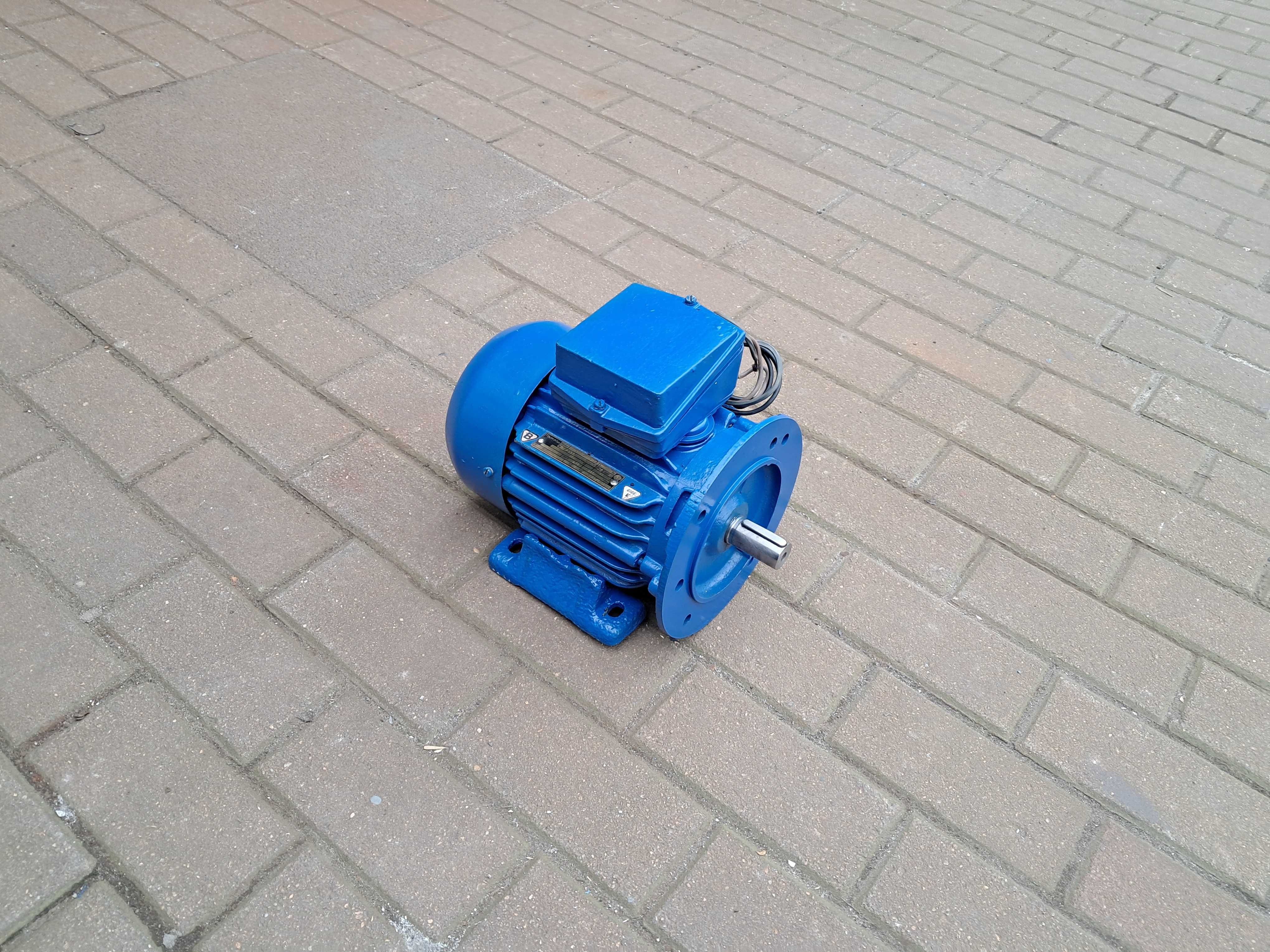 Silnik elektryczny wolnoobrotowy 0.65kw 935 obrotów . Wysyłka