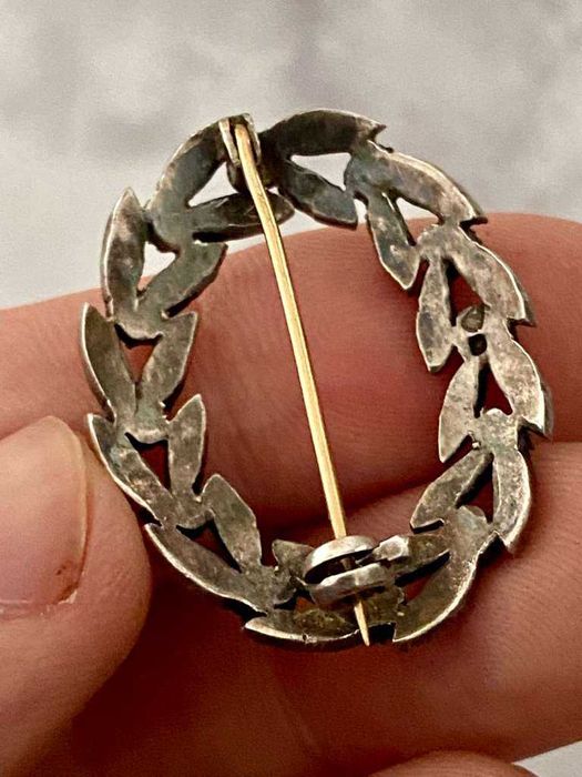 Alfinete de Prata e Ouro com Pedraria Azul