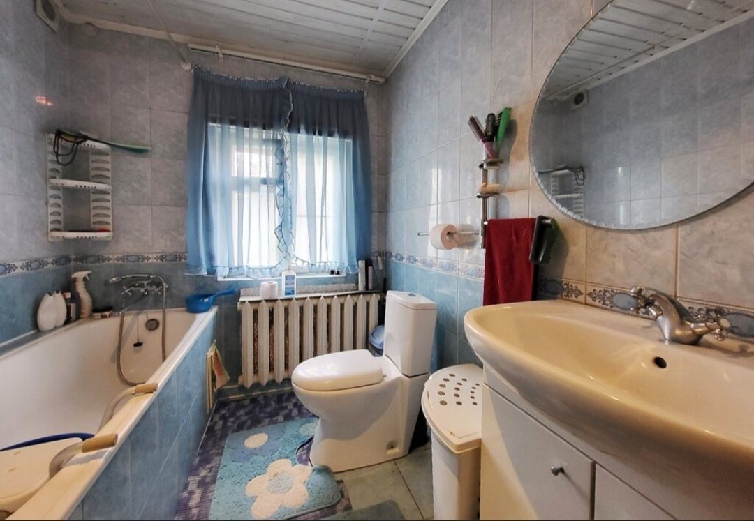 Продаж будинку з виноградником по вул. Д.Нечая