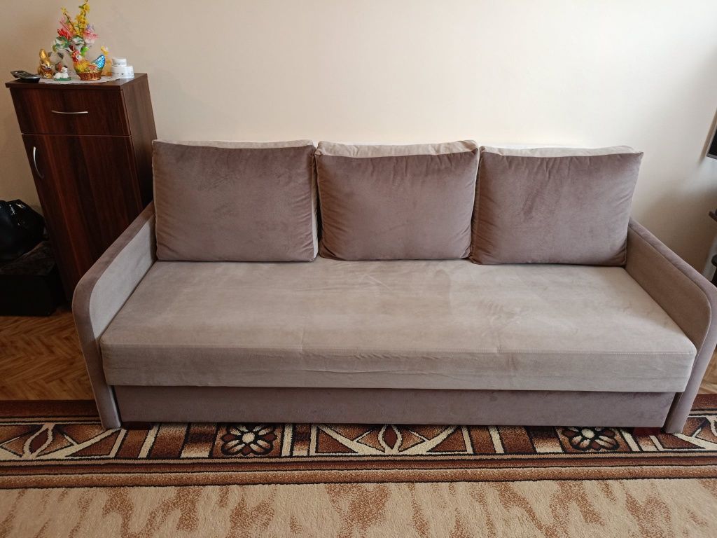 Sofa kanapa rozkładana z poduszkami
