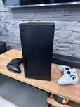 Xbox Series X + 2 Pady, Stan jak Nowy