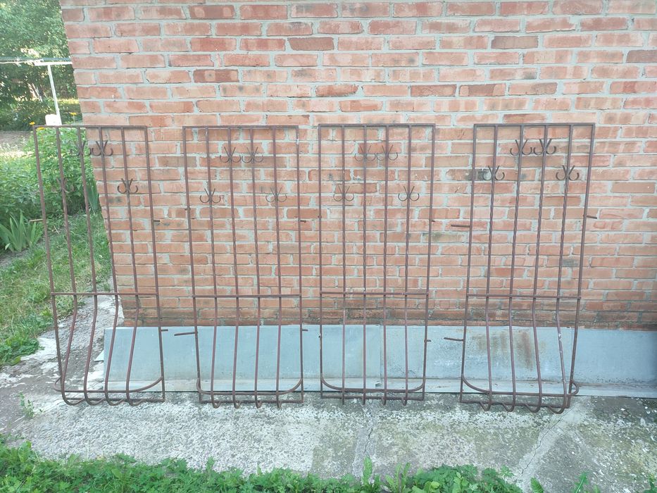 Решотки  (грати) кованые  на  окона