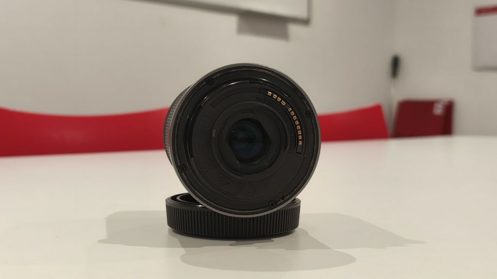 Objetiva Canon 18-150mm f3.5-6.3  RF