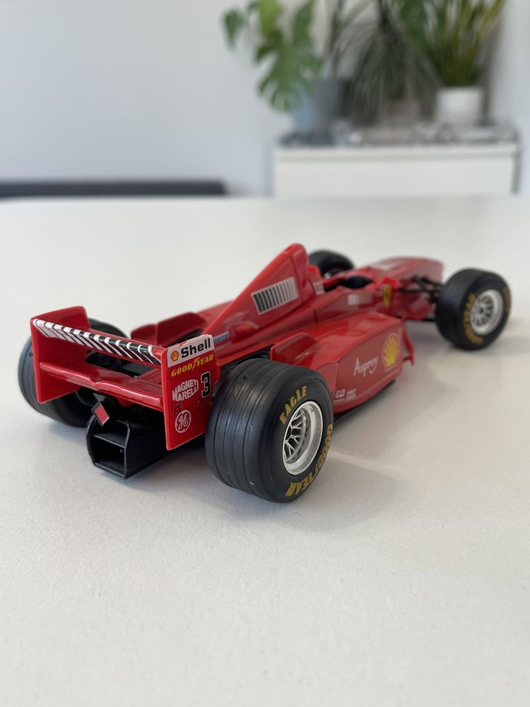 Model F1 Ferrari F300 Schumacher 1/24 Bburago Italy Formuła 1 Bolid