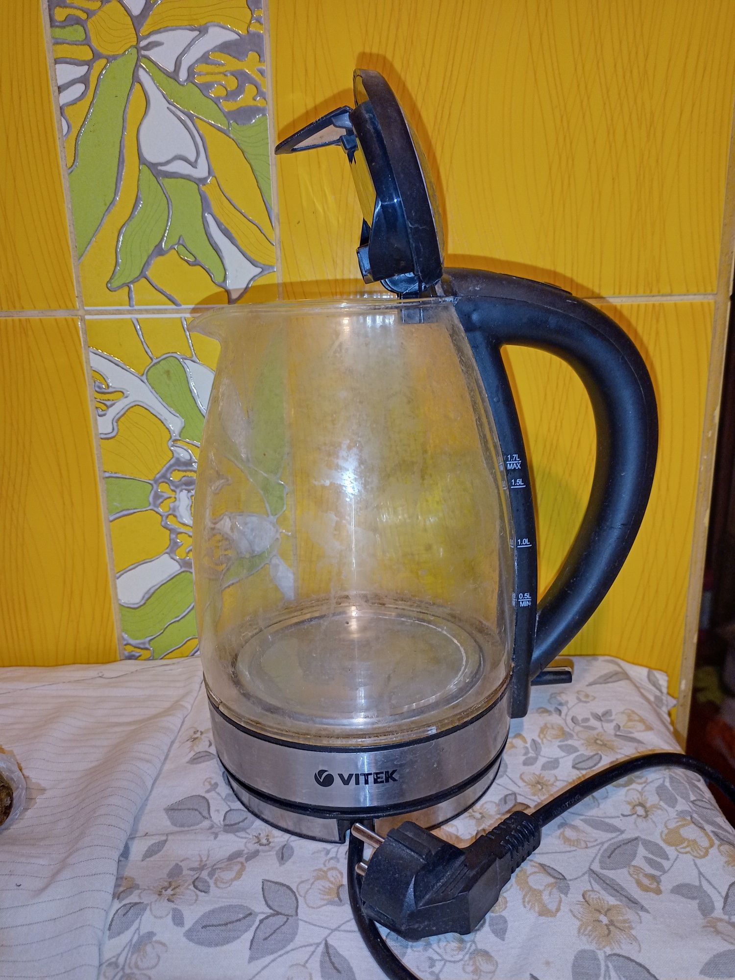 Электрочайник Vitek VT-7046 BK б.у