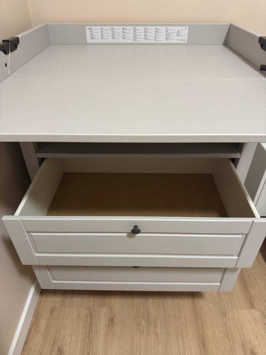 Komoda z przewijakiem IKEA SUNDVIK (szary)