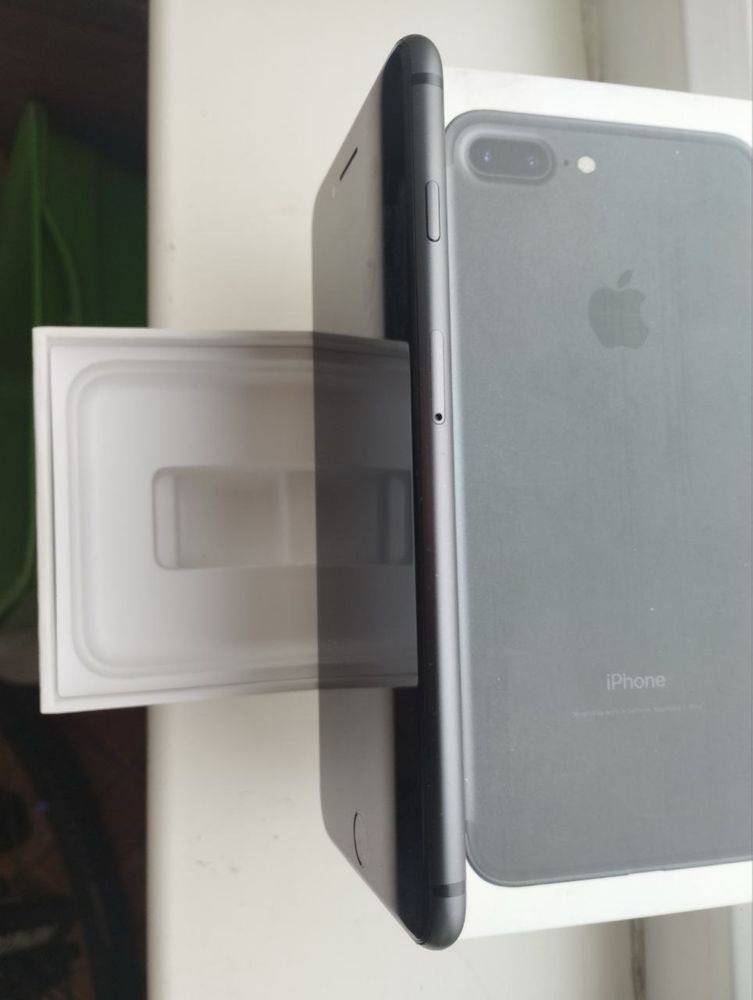 Продам iphone 8 Plus  в отличном состоянии