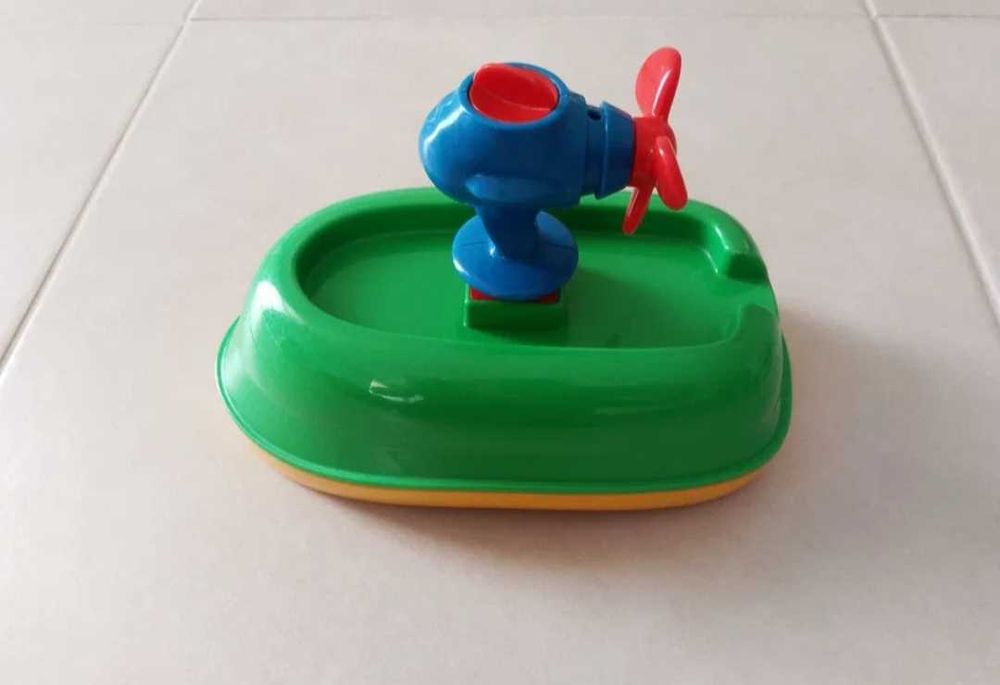 Barco do Noddy com motor a corda