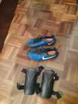 Chuteiras nike 34 e caneleiras