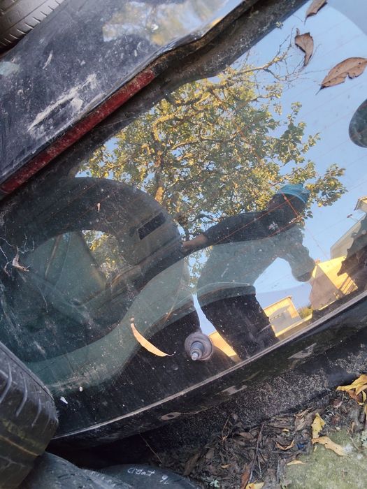 Vidro da mala e alerom e terceiro stop Volvo V40