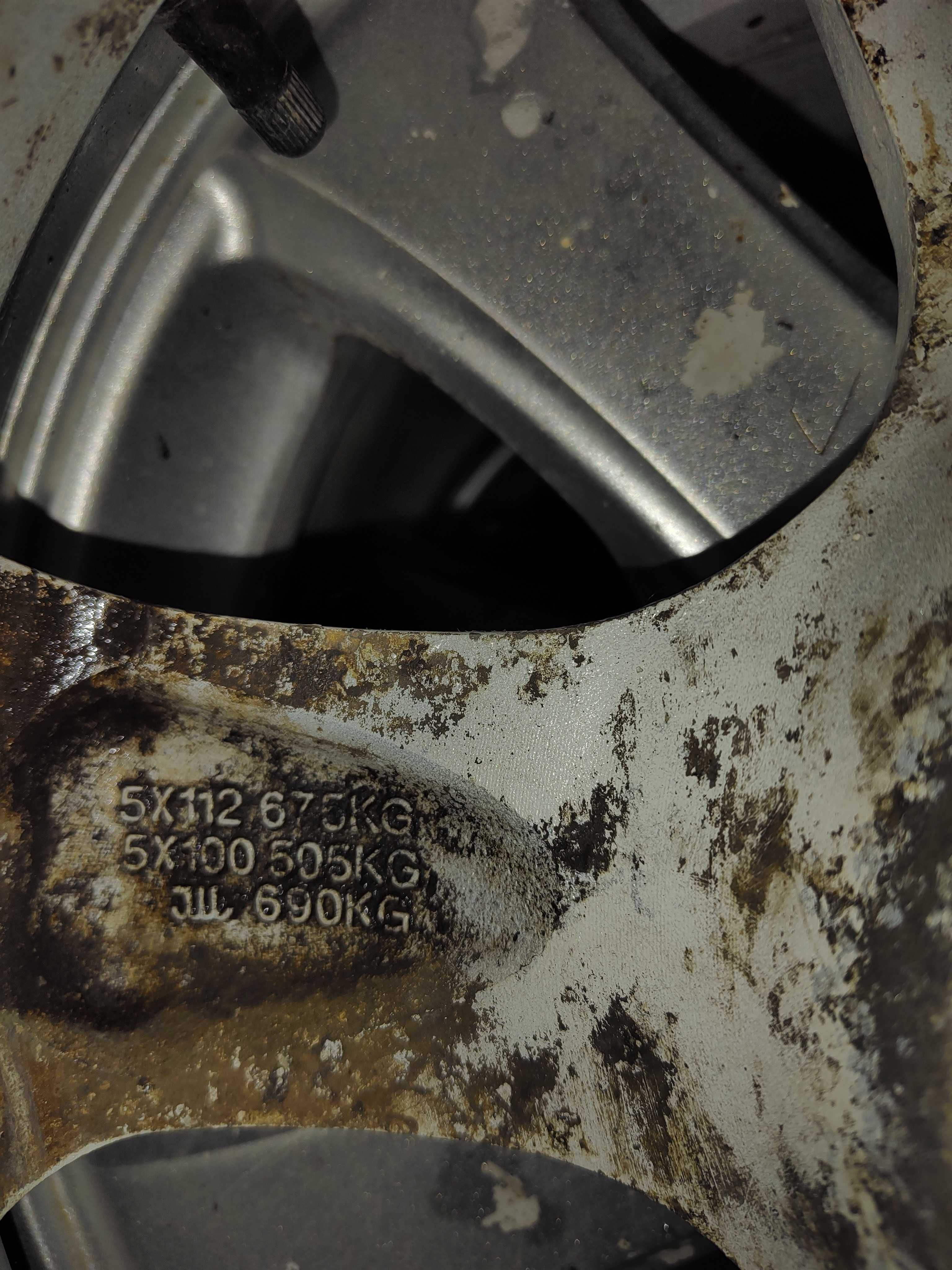 Felgi aluminiowe 16 -tki  uniwersalne ,kilka rozstawów śrób
