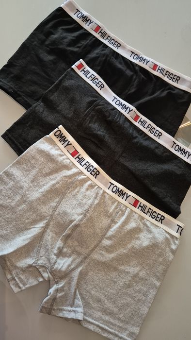 Bokserki męskie rozm M 3szt z napisem Tommy Hilfiger