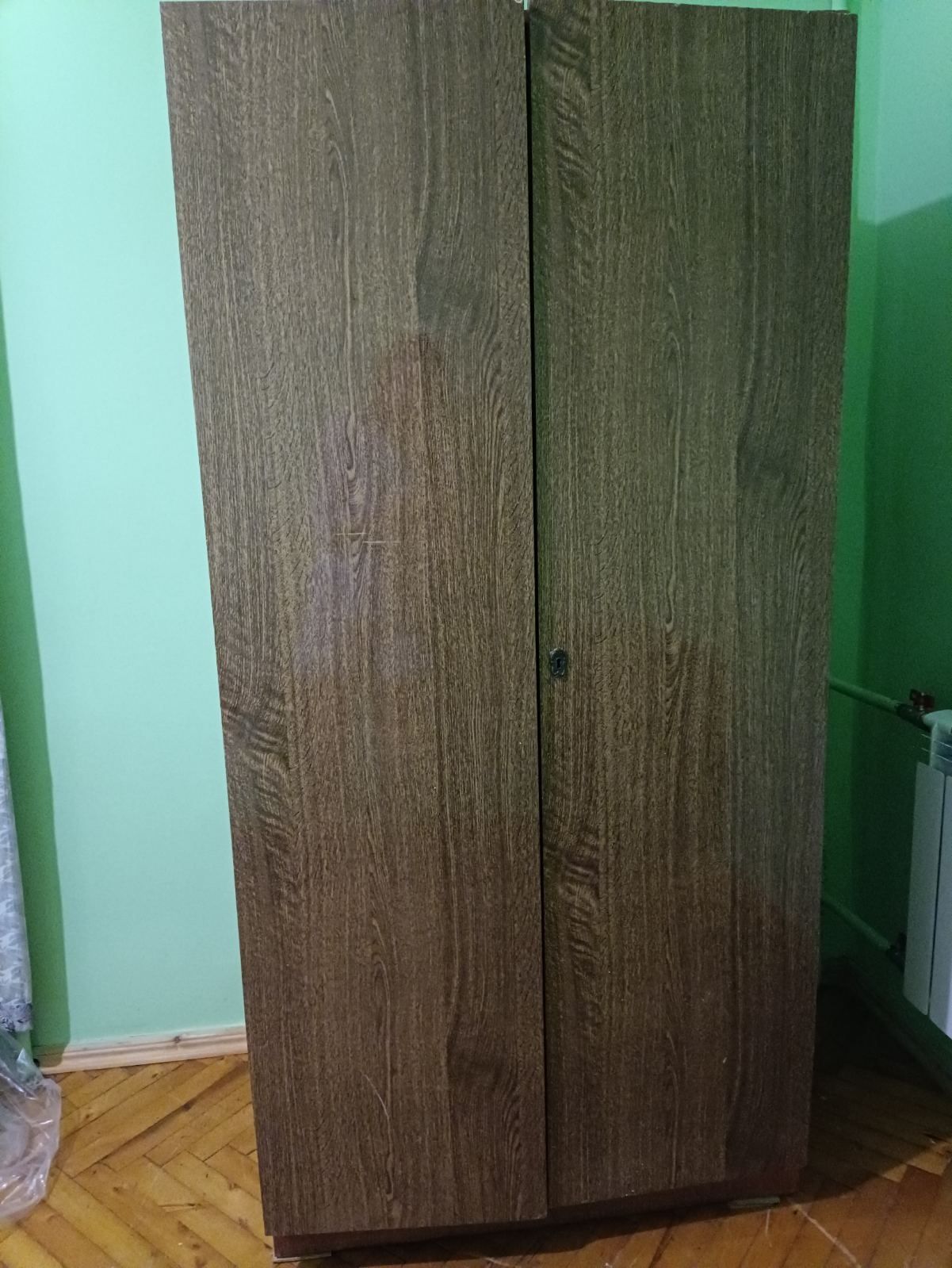Шкаф двухдверний + сервант ПОДАРУЮ