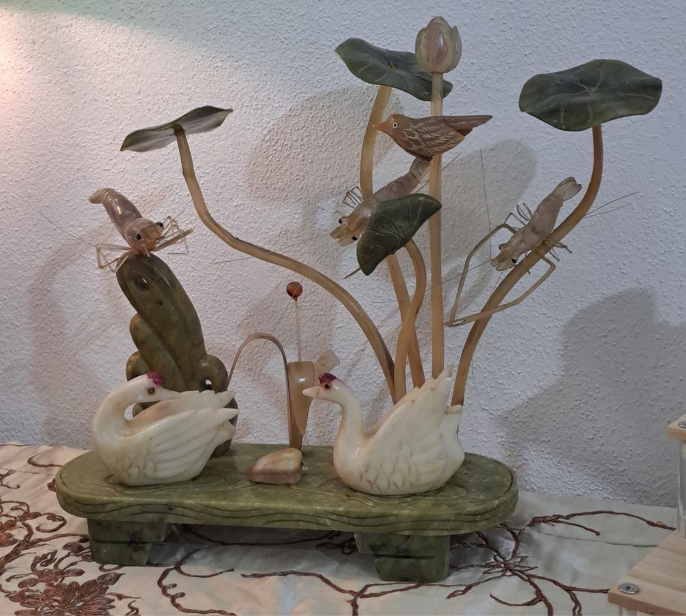 Linda escultura em pedra Jade