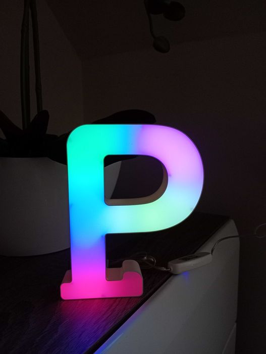 Świecąca   literka"P" LED