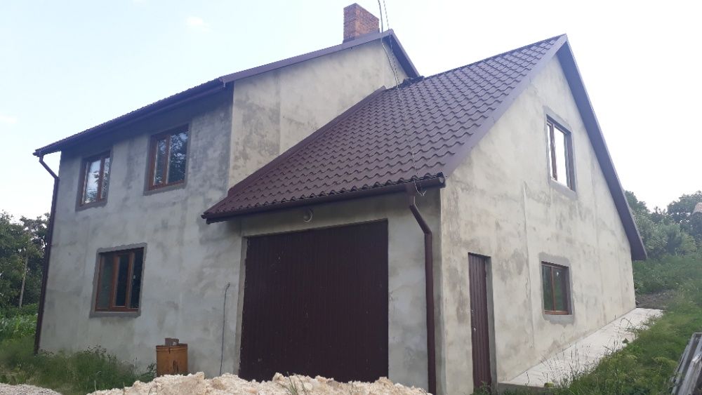 Продається новий будинок з гаражем в місті Почаїв з видом на Лавру