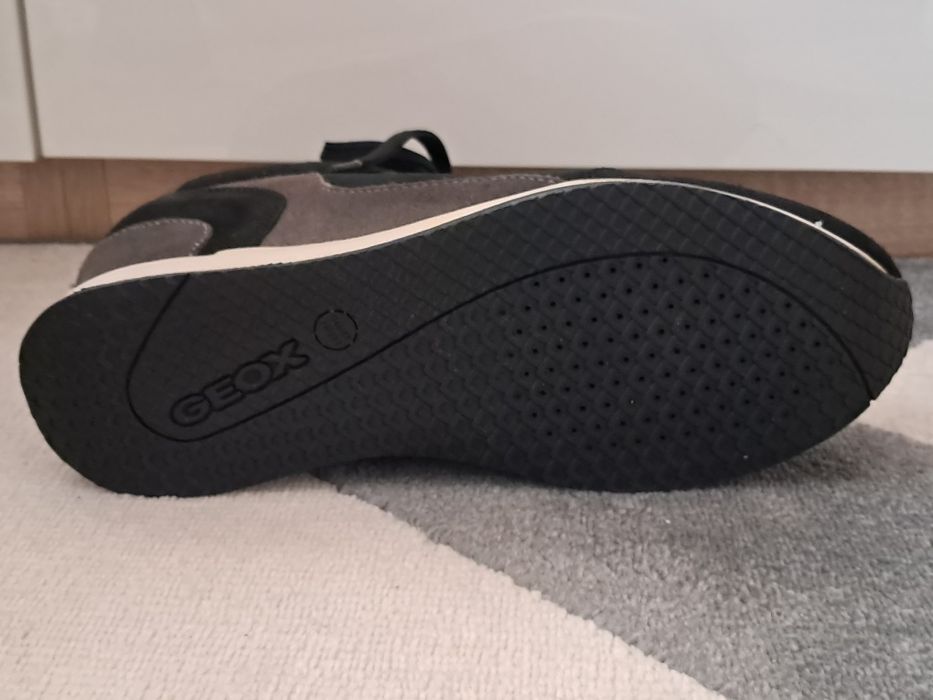 Buty Sneakersy damskie na koturnie Geox rozm. 38
