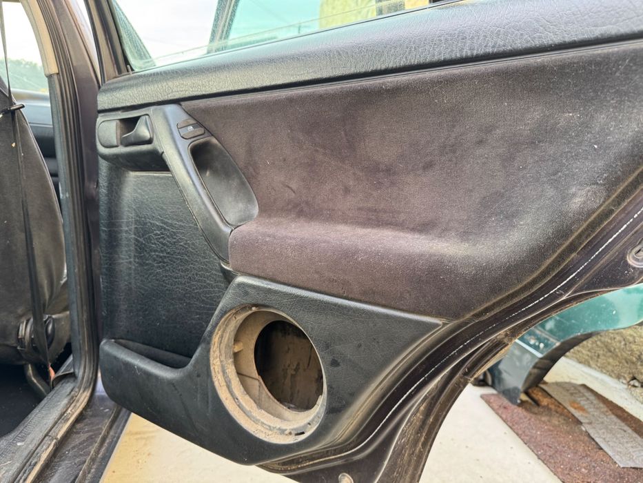 Bancos e quartelas das portas Golf 3 (5 portas)