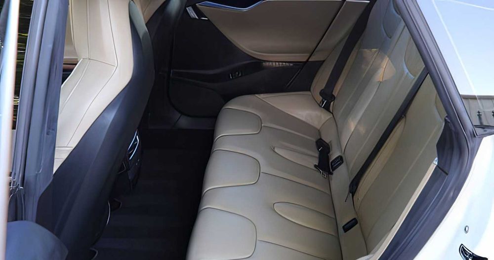 Tesla Model S      2016