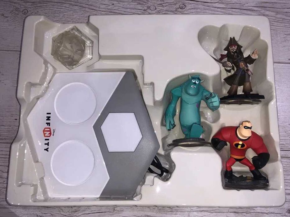 Zestaw 2 gier Xbox 360 Disney Universe + Disney Infinity + dodatki