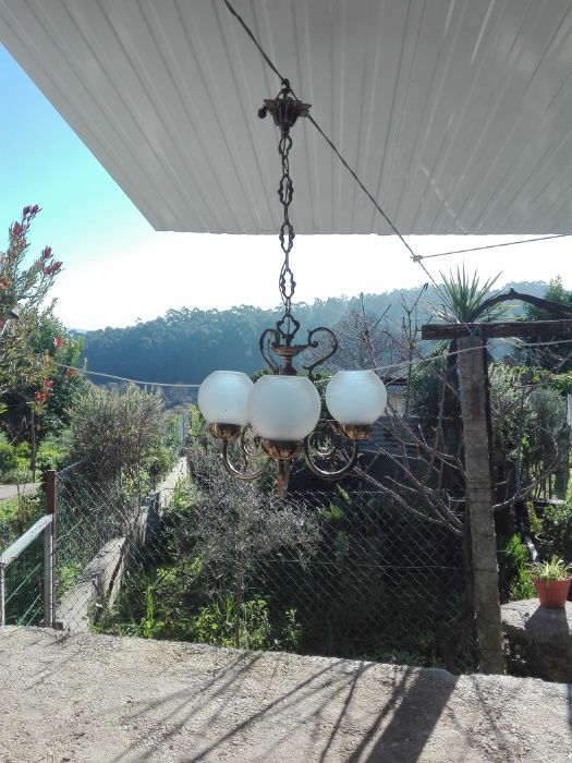 Candeeiros de 6 e 3 lâmpadas