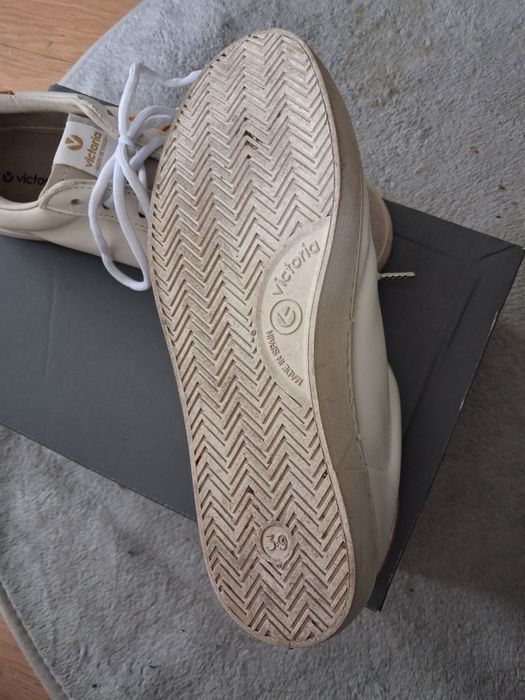 Buty sportowe Snakersy skóra rozm 39 Victoria