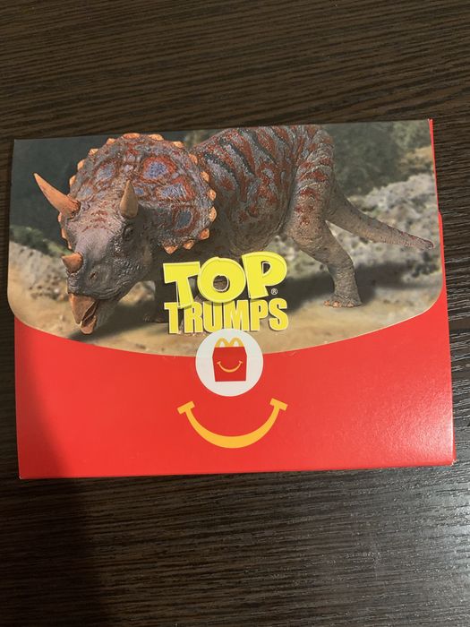 Top Trumps картки з динозаврами