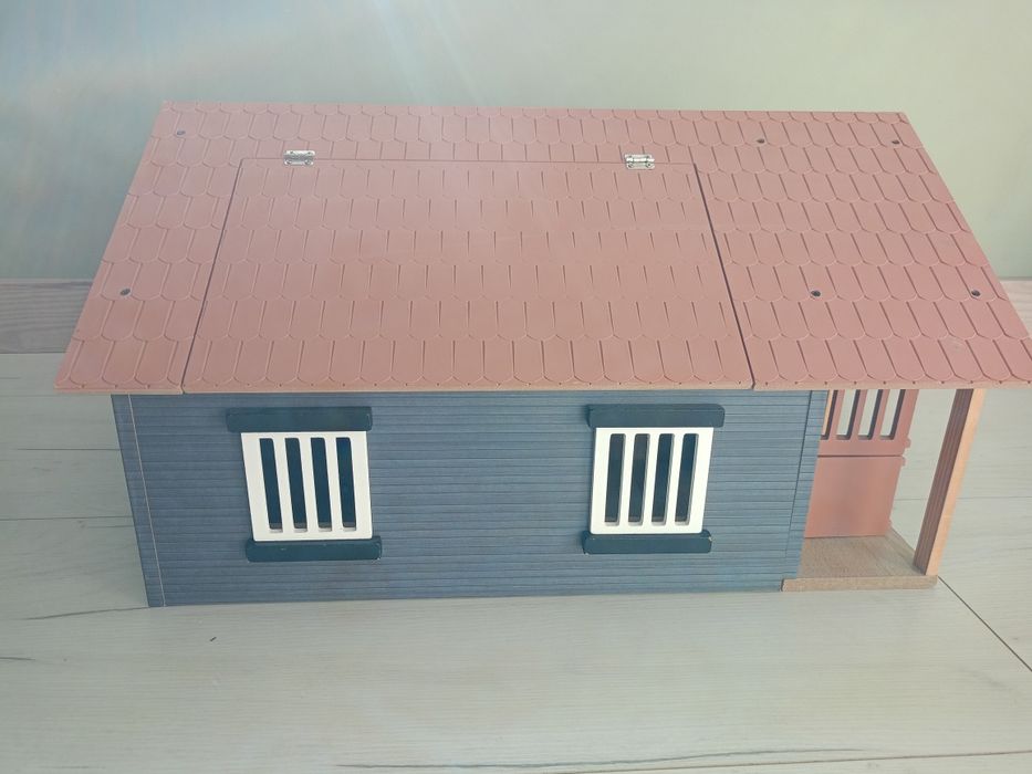 Duża stajnia dla koni