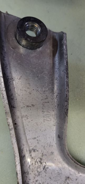 Mercedes C-Klasa W205 mocowanie lewe prawe podpora chłodnicy