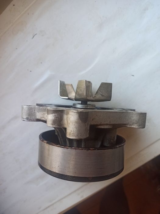 Насос водяний (помпа) на Geely EMGRAND EC7  Б/У