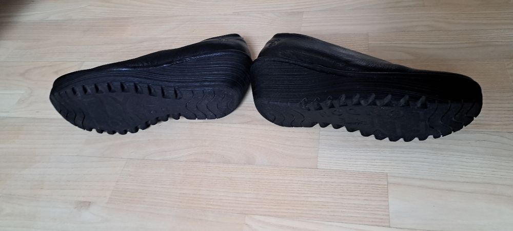 półbuty Fly London Yaz czarne skórzane skóra naturalna r. 38, stan bdb