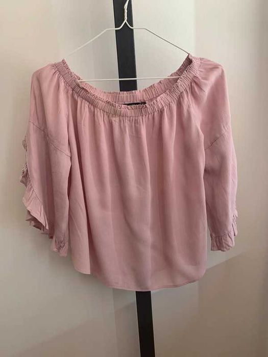 Różowa bluzka hiszpanka Bershka