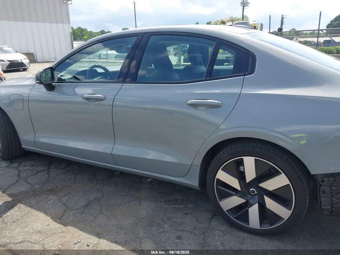 Volvo S60 2024 VOLVO S60 PLUG-IN HYBRID T8 PLUS / 4x4 / Automat