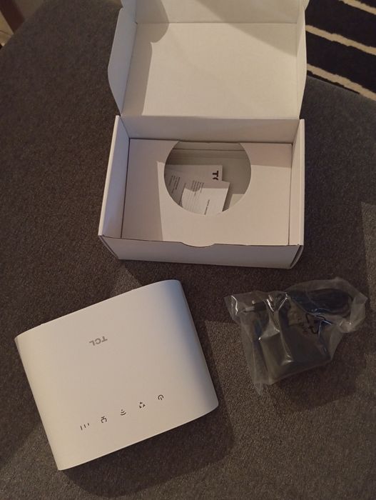 TCL LINK hub LTE Cat 13 home Station HH132
