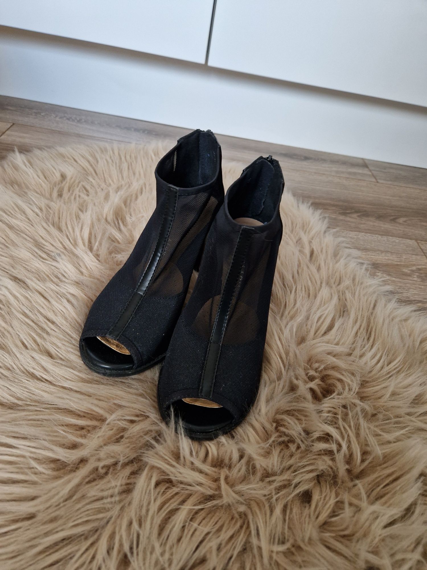 Botki eleganckie  odkryte palce