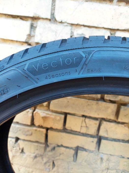 Шини б/в 235 40 20 GoodYear Vector 4Seasons Gen 3
