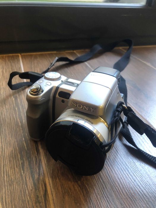 Máquina Fotográfica Sony DSC-H9 + Lente Carl Zeiss 31–465mm f/2.7–4.5
