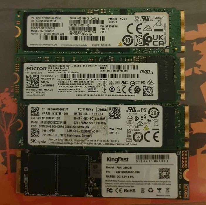 Sprzedam dysk SSD 256 GB M.2. NVMe-  mała liczba godzin!