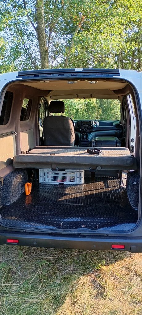 Nissan NV200 2011