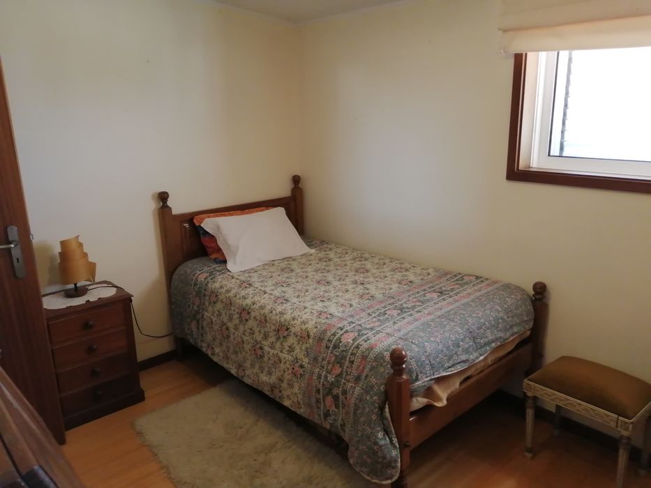 Alugo quarto ao Monte dos Burgos