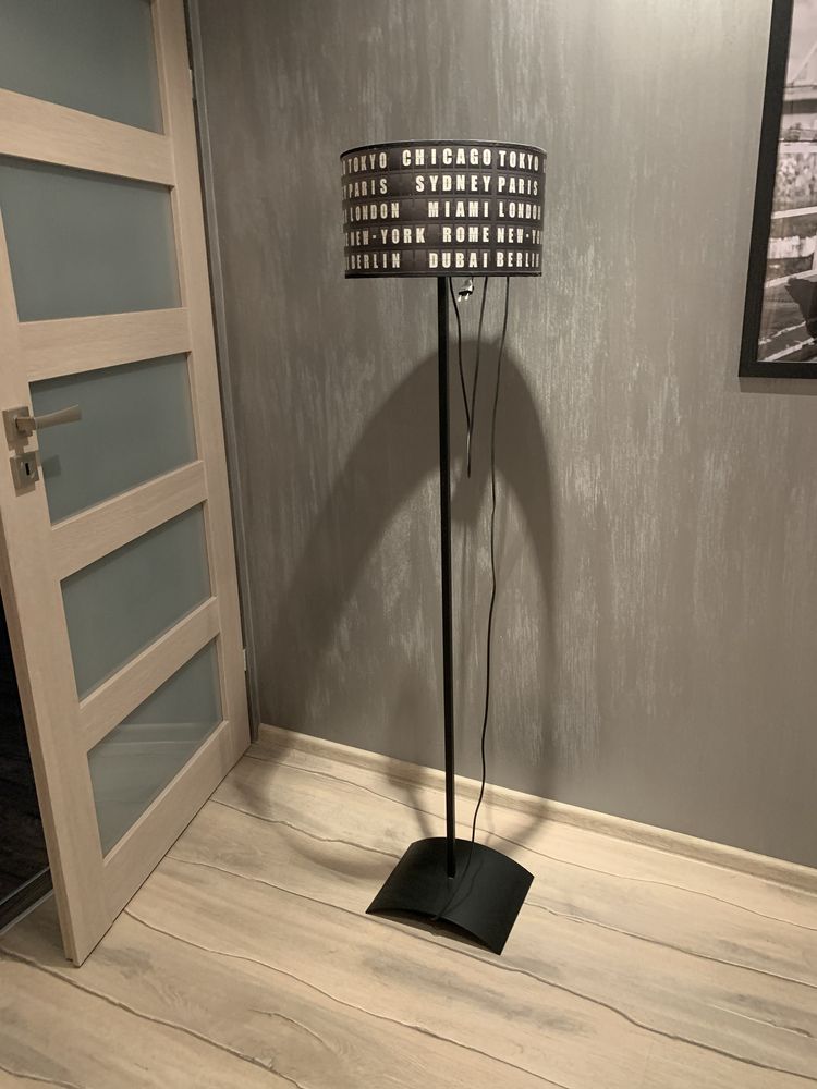 Lampa stojąca podłogowa