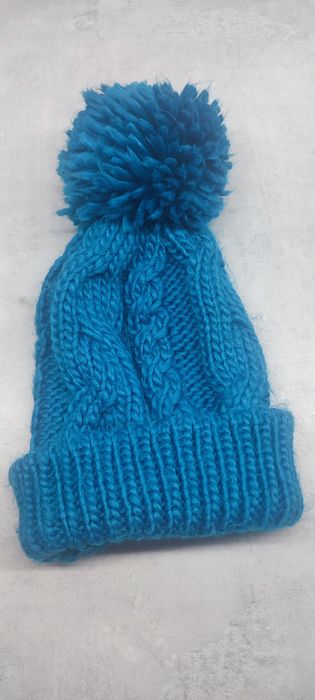 Zimowa czapka w kolorze morskim