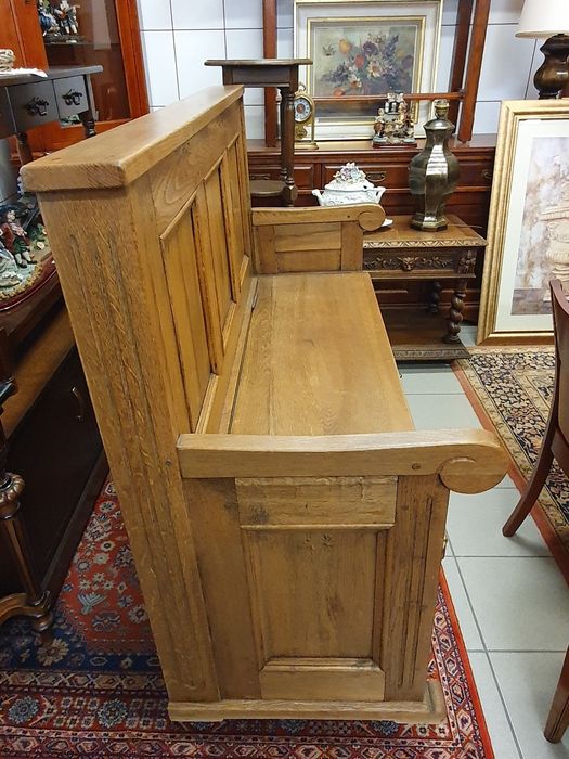 Antyczna sienna ławka z skrzynią