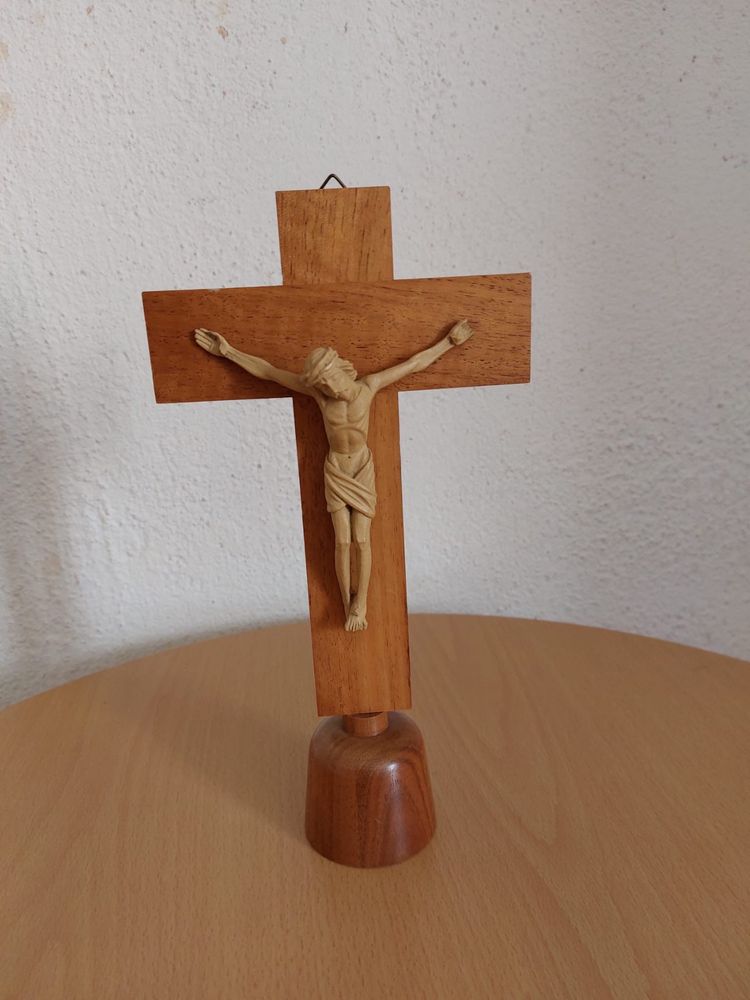 Stary drewniany krzyż